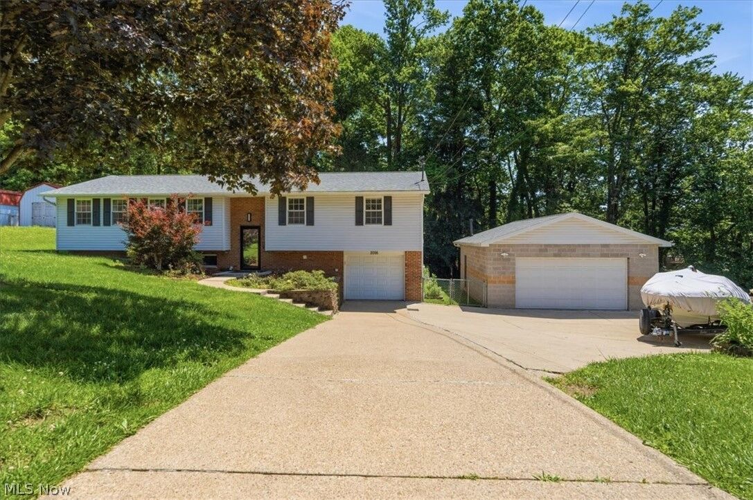 Property Photo:  2098 Meadowview Drive  WV 26104 