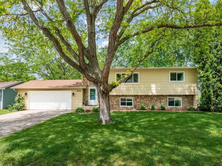 Property Photo:  112316 Baxter Court  MN 55318 