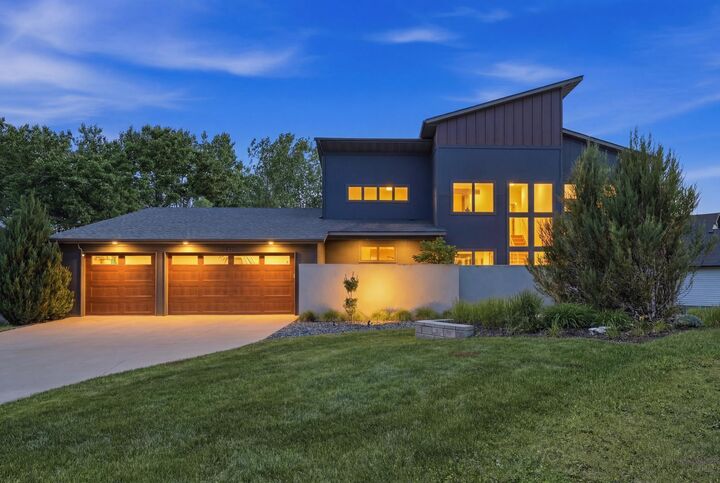 Property Photo:  2229 Wall Street  MN 55122 