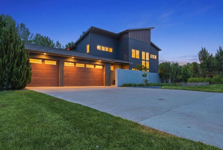 Property Photo:  2229 Wall Street  MN 55122 