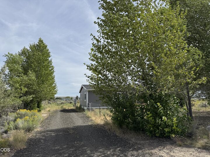 Property Photo:  58282 Maple Circle Circle N  OR 97641 
