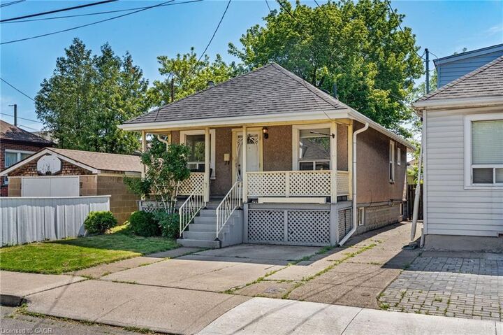 Property Photo:  22 Agnes Street  ON L8H 4H2 
