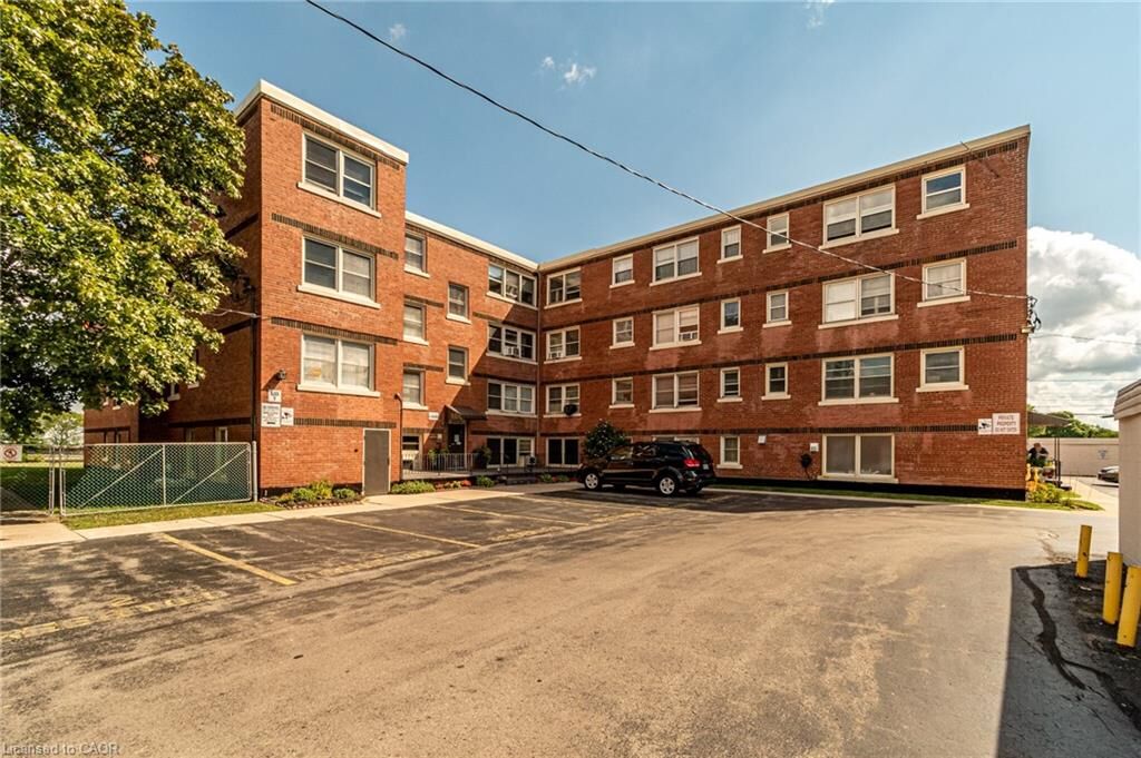 Property Photo:  5 East 36th Street 3A  ON L8V 3Y6 