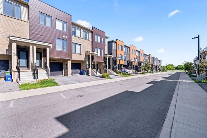 Property Photo:  40 Radison Lane  ON L8H 0B5 