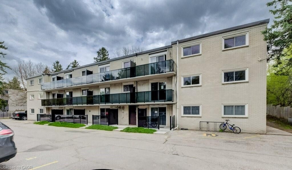 Property Photo:  930 Eagle Street N 20  ON N3H 1C4 
