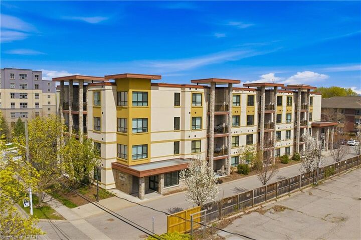 Property Photo:  26 Wellington Street 404  ON L2R 6Y8 
