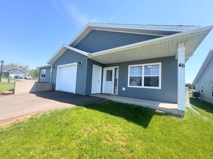 Property Photo:  46 Beech Hill Avenue  PE C1C 1C2 
