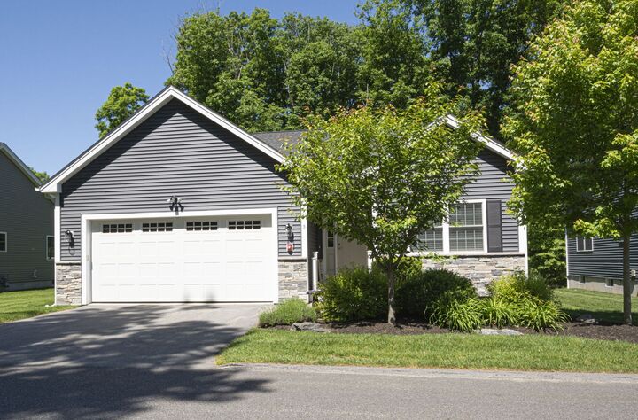 Property Photo:  5 Abby Ln 5  MA 01545 