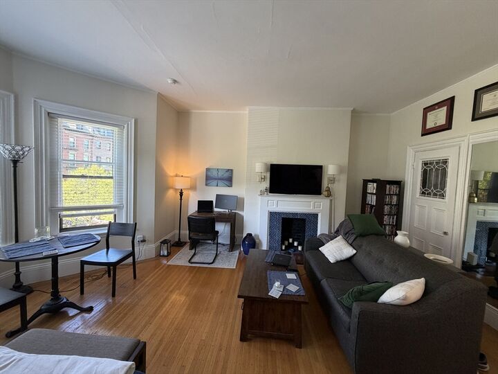 Property Photo: 245 Beacon St 3F MA 02116