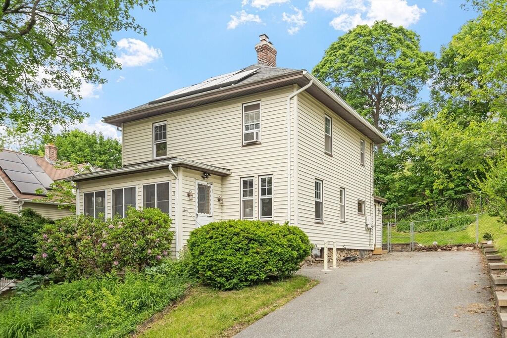 Property Photo:  11 Wakefield St  MA 01605 