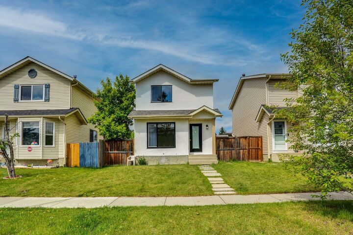 Property Photo:  6471 54 Street NE  AB T3J 1Z4 
