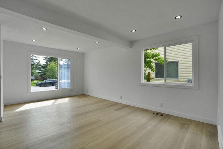 Photo de la propriété:  6471 54 Street NE  AB T3J 1Z4 