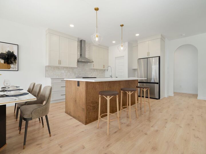 Property Photo:  2604 43 Street S  AB T1K 8K2 