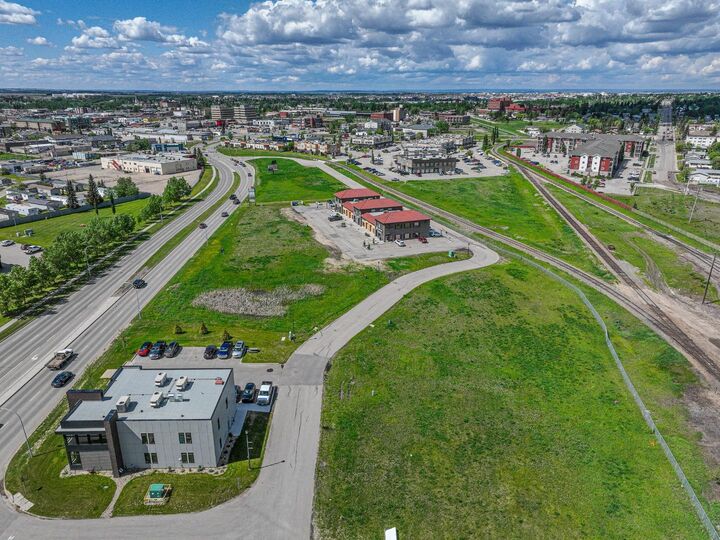 Property Photo:  9905 Resources Road 77  AB T8V 8C2 