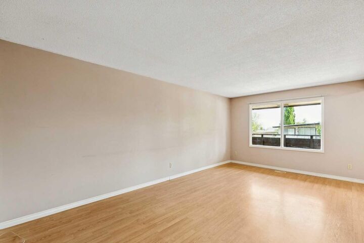 Property Photo:  7833 Hunterquay Road NW  AB T2K 4V1 