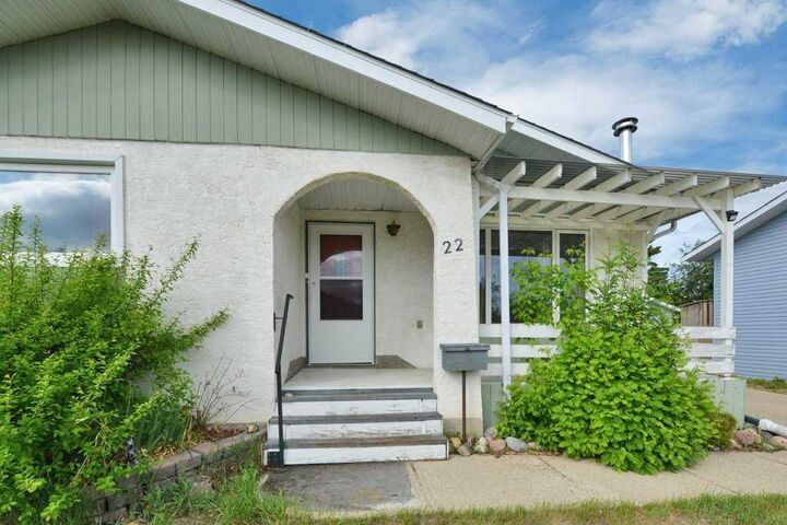 Property Photo: 22 Blackstone Avenue AB T4L 1P7