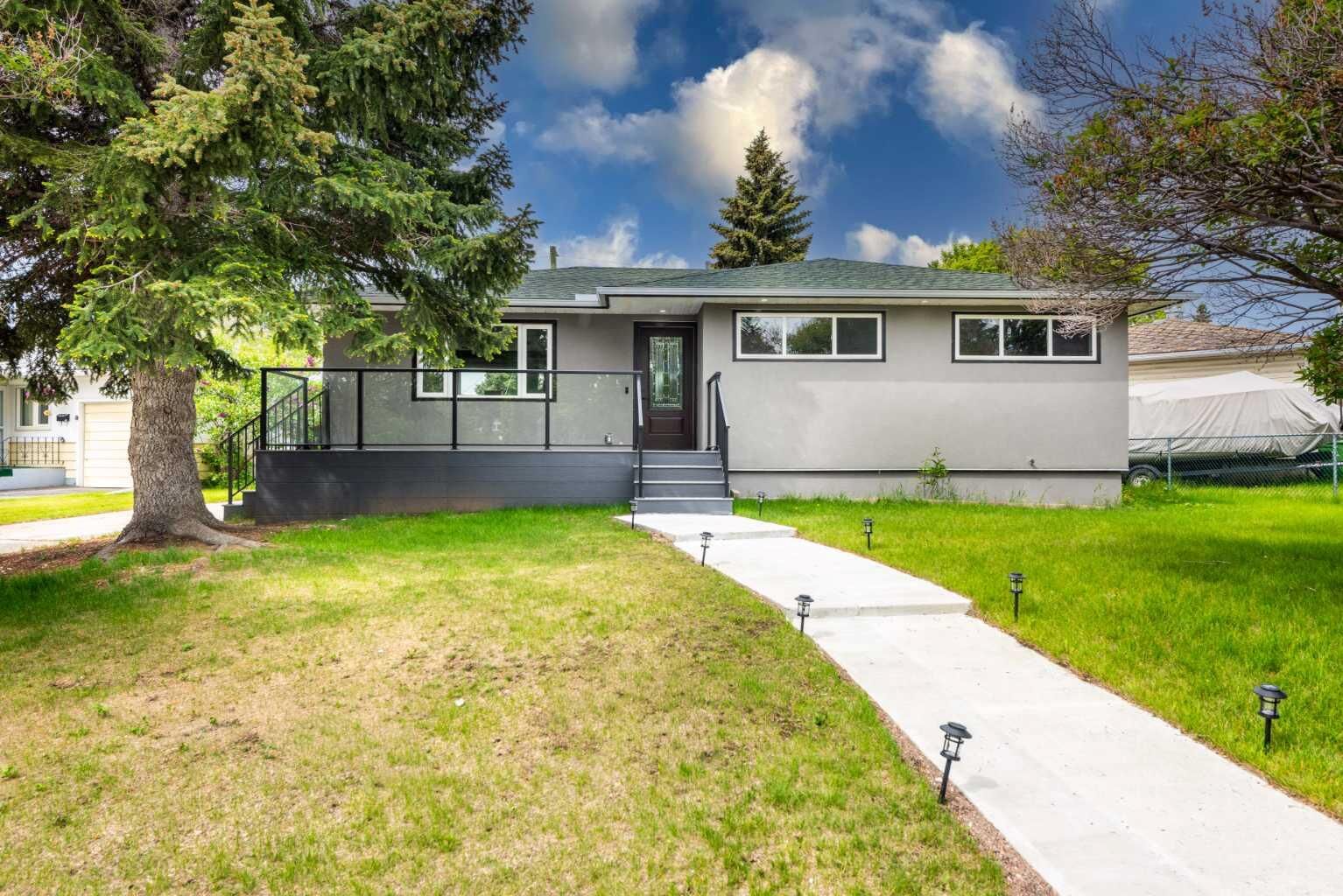 Property Photo:  45 Westover Drive SW  AB T3C 2S5 