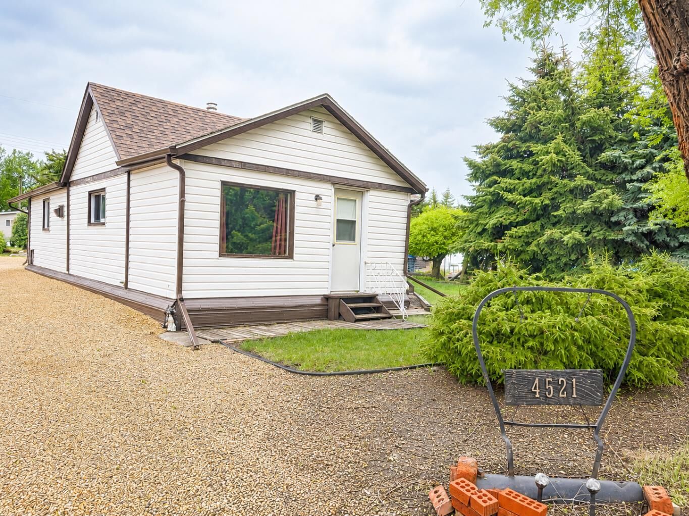 Property Photo:  4521 44 Street  AB T0C 0X0 