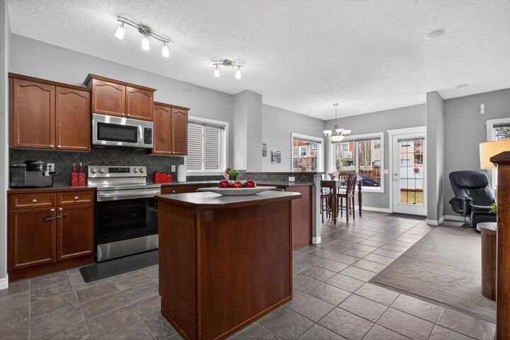 Property Photo:  98 Evanscove Circle NW  AB T3P 0A1 