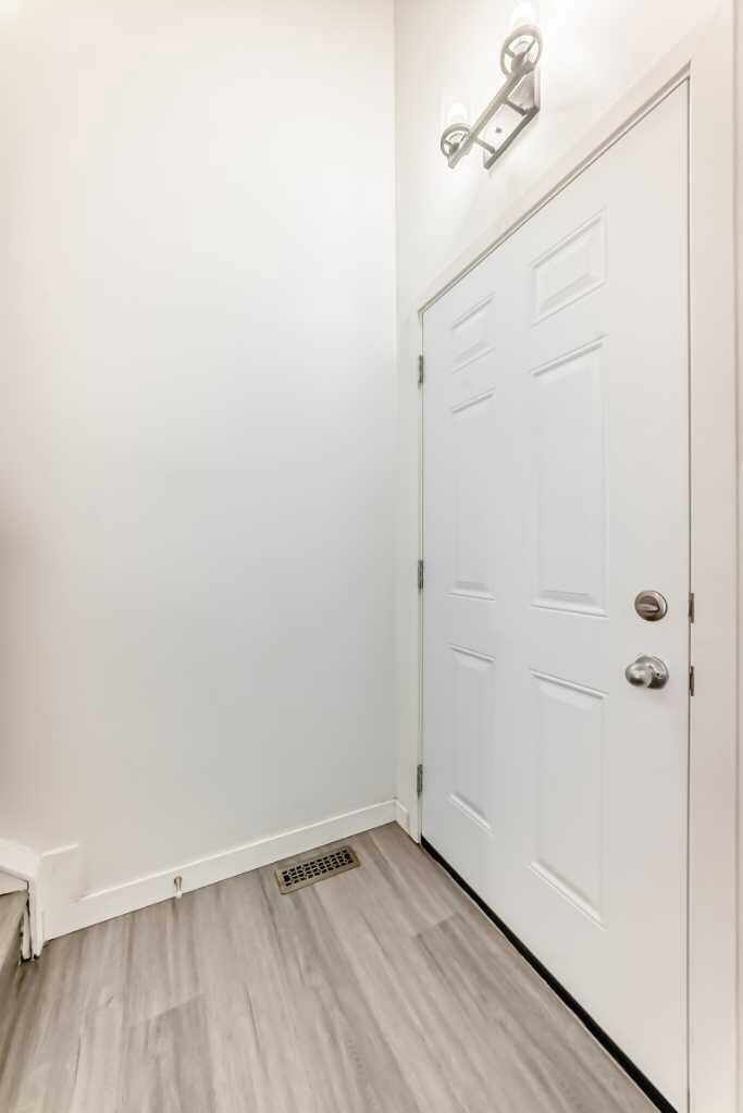 Property Photo:  92A Queen Isabella Close SE  AB T2J 3R1 