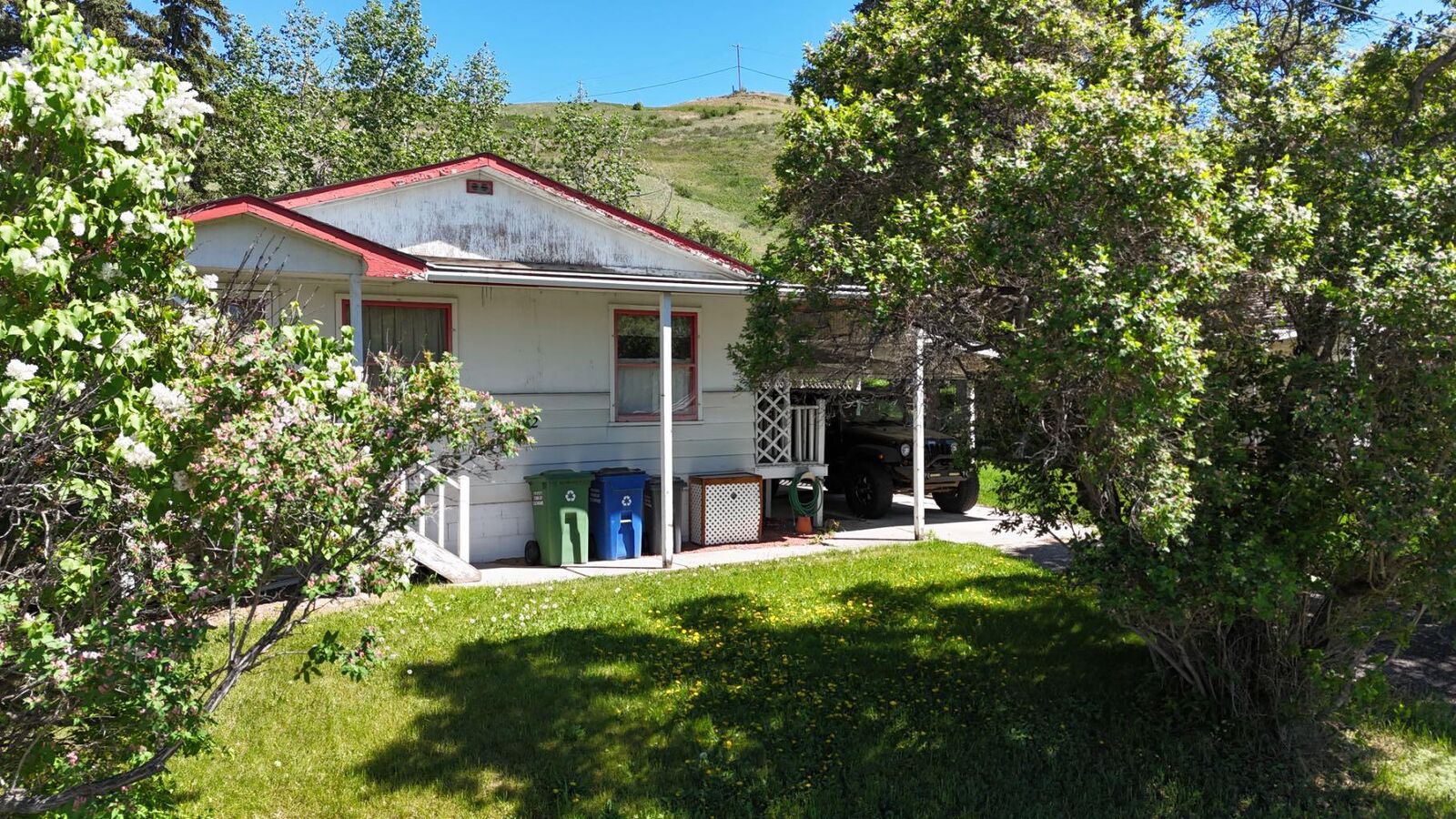 Property Photo: 332 Third Street W AB T4C 1Z6