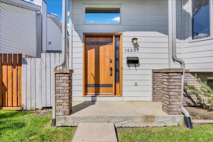 Property Photo:  16207 Shawfield Drive SW  AB T2Y 2V7 