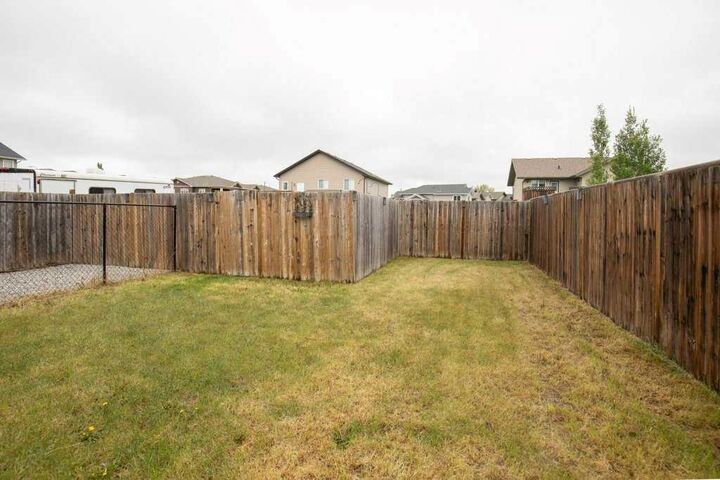 Property Photo:  658 Red Oak Close  AB T4S 0B5 