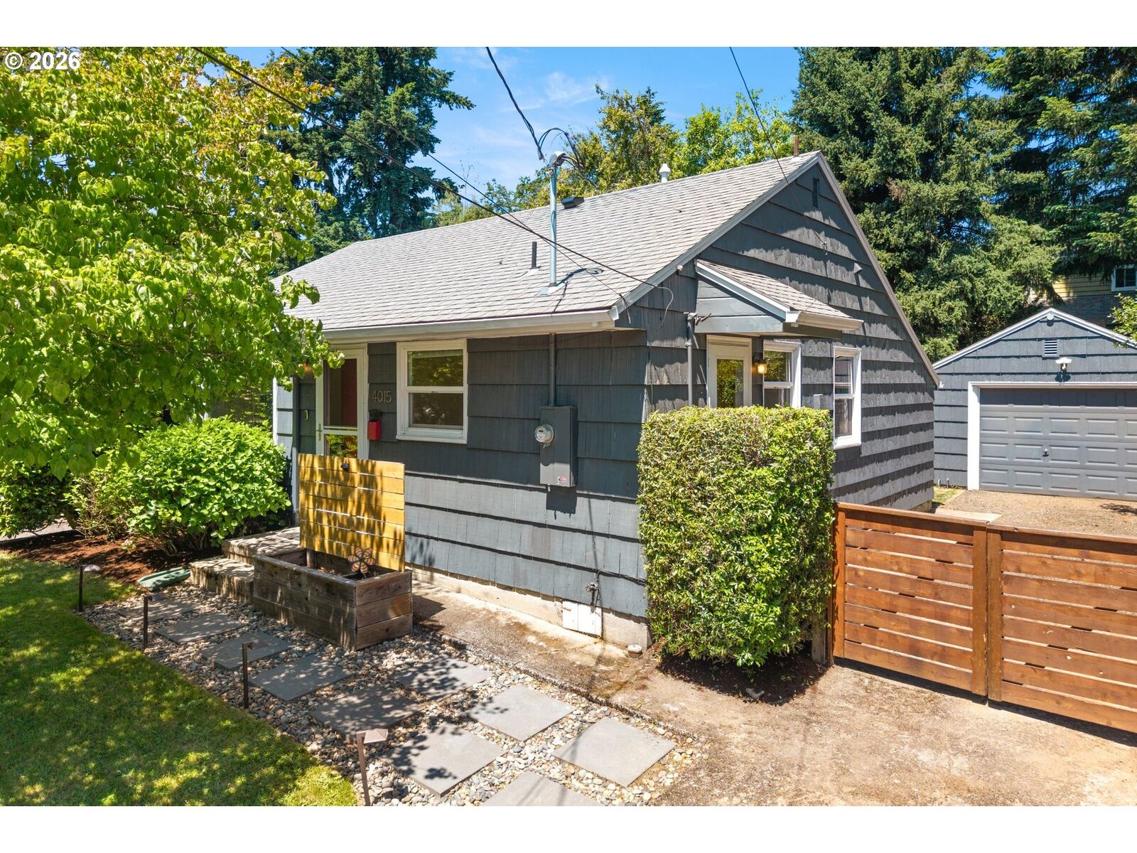 Property Photo:  4015 SE Lexington St  OR 97202 