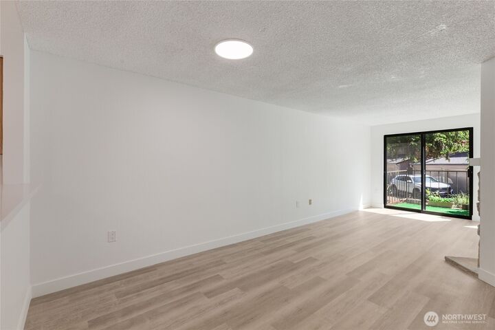 Property Photo:  1555  Union Avenue NE 33  WA 98059 