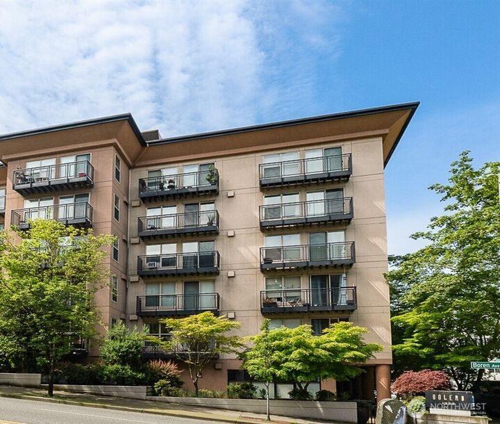 Property Photo: 1323 Boren Avenue 206 WA 98101