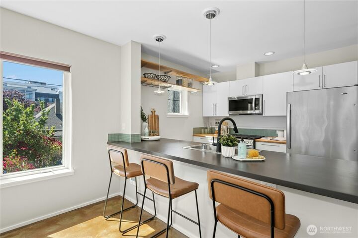 Property Photo: 241 11th Avenue E WA 98102