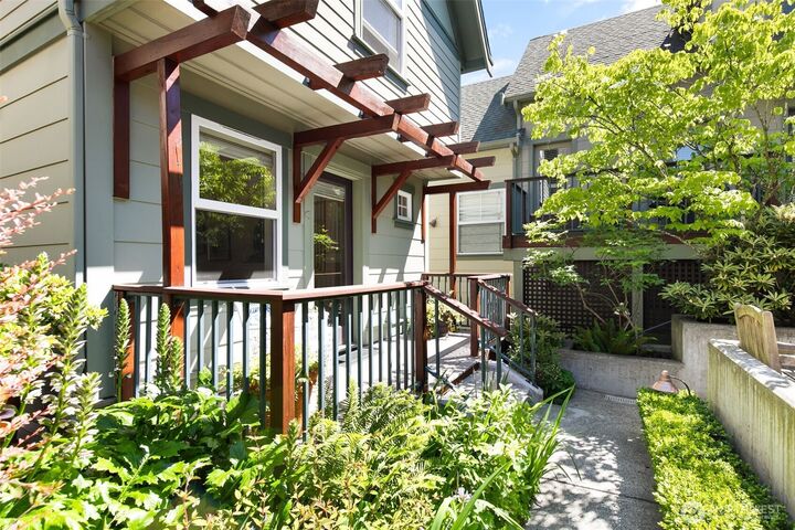 Property Photo: 6318 5th Avenue NE WA 98115