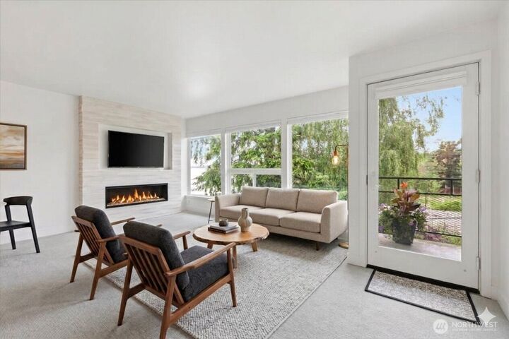 Property Photo:  6201  Lake Washington Blvd  NE 307  WA 98033 