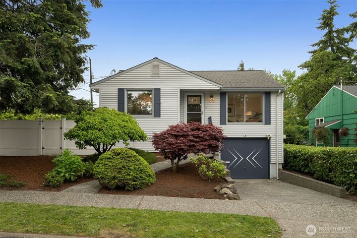Property Photo:  1305 SW Cambridge Street  WA 98106 