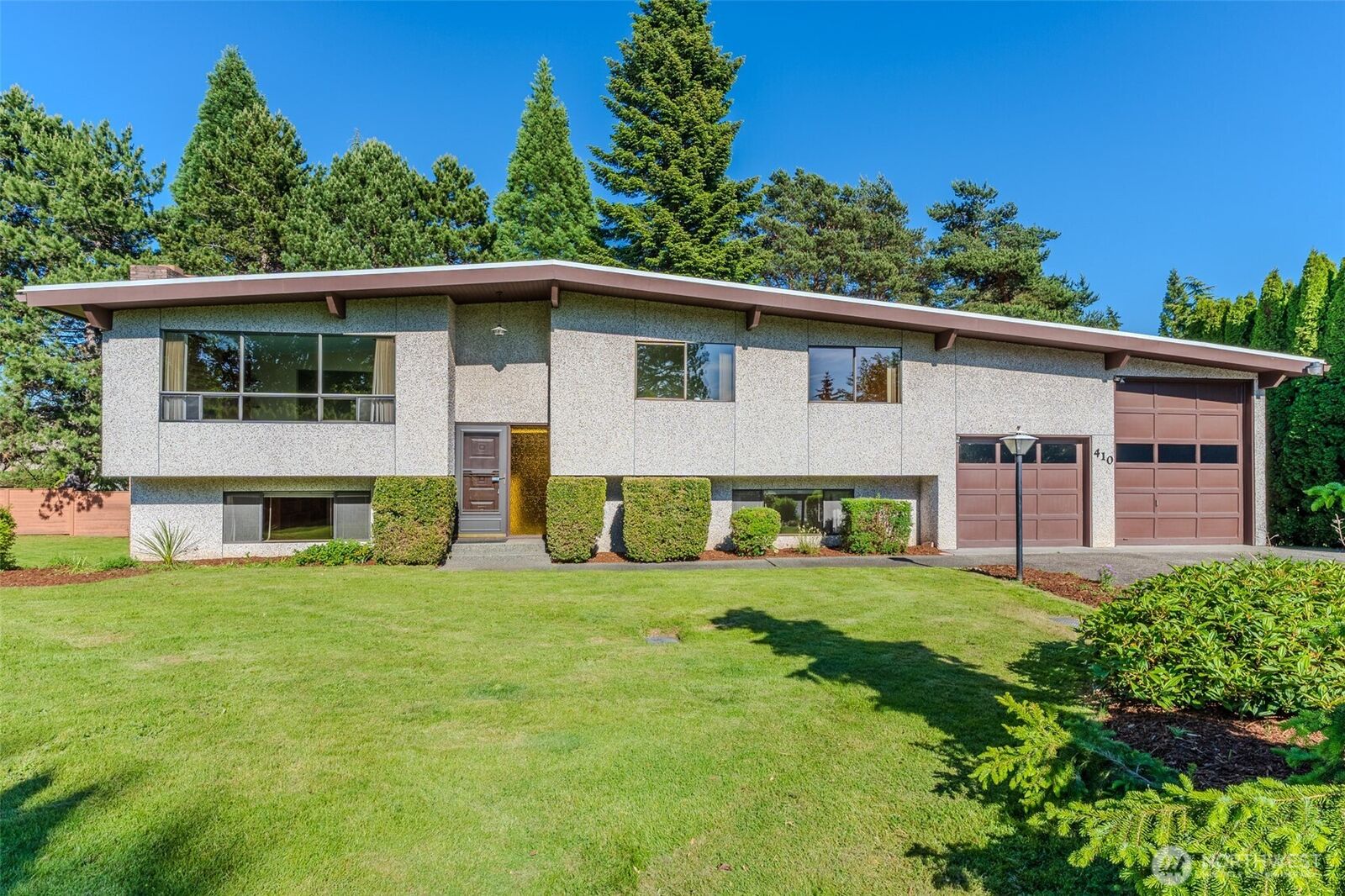 Property Photo:  410  Sierra Vista Place  WA 98226 