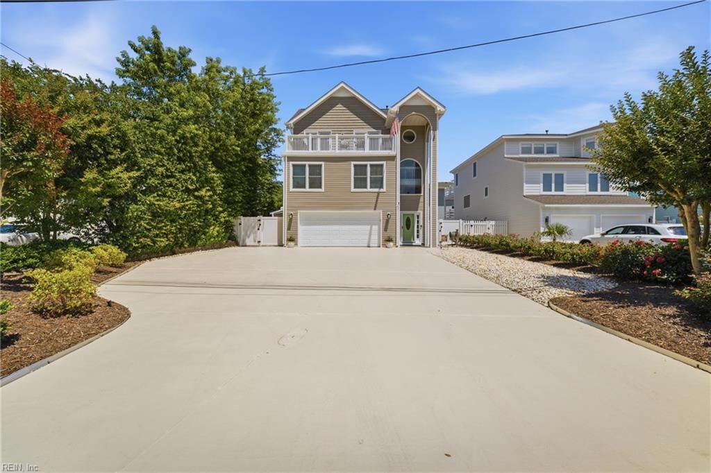 Property Photo:  512 Vanderbilt Ave  VA 23451 