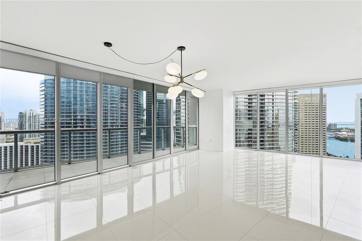 Property Photo: 465 Brickell Ave 3202 FL 33131