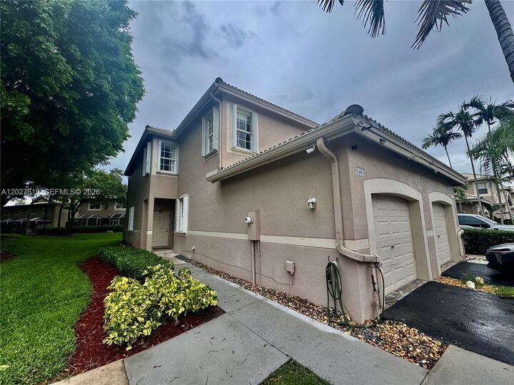 Property Photo:  1801 Salerno Cir 1801  FL 33327 