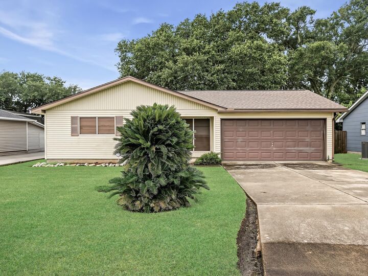Property Photo:  312 S 1st 1/2 Street  TX 77627 