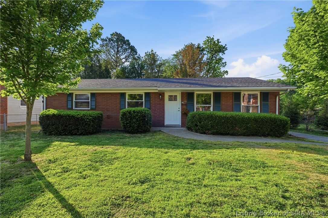 Property Photo: 1520 E 8th Street IN 47130