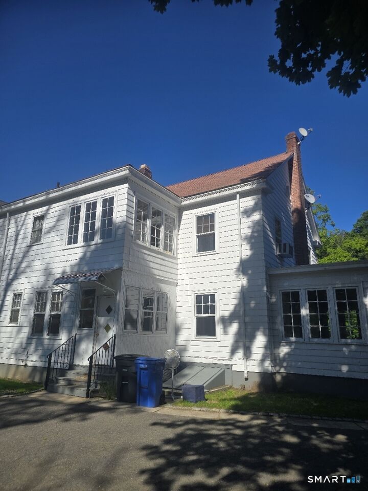 Property Photo:  197 Ridgefield Street  CT 06112 