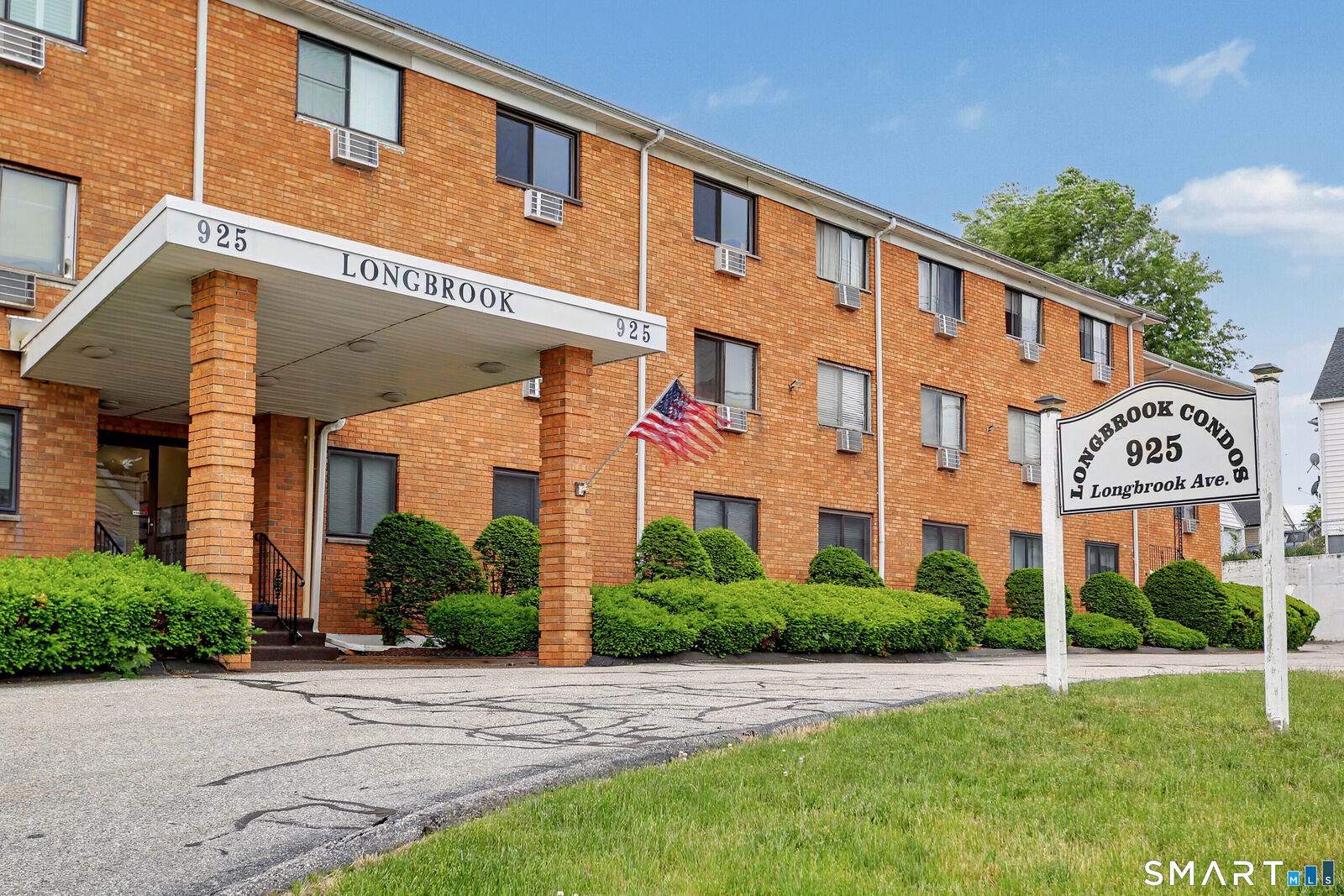 Property Photo: 925 Longbrook Avenue 109 CT 06614
