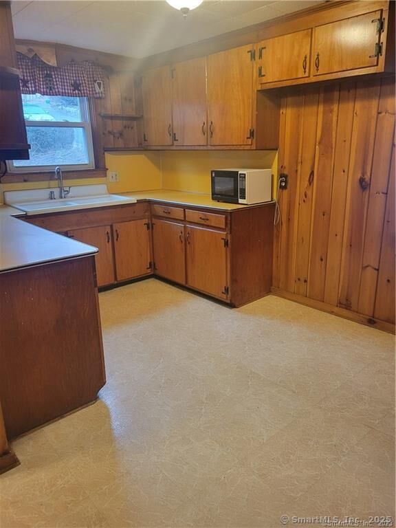 Property Photo:  21 Rockwood Avenue 2  CT 06401 
