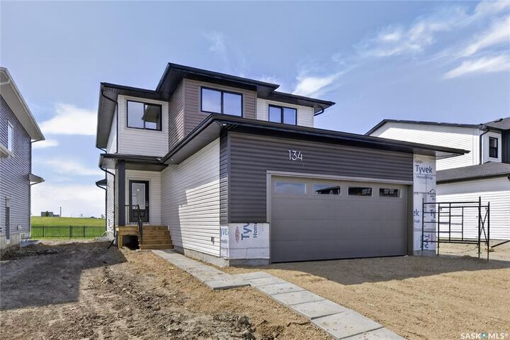 134 Emma Crescent — photo 1