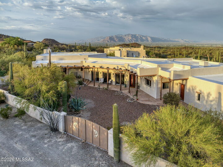 Property Photo:  3360 N Horseback Trail  AZ 85745 