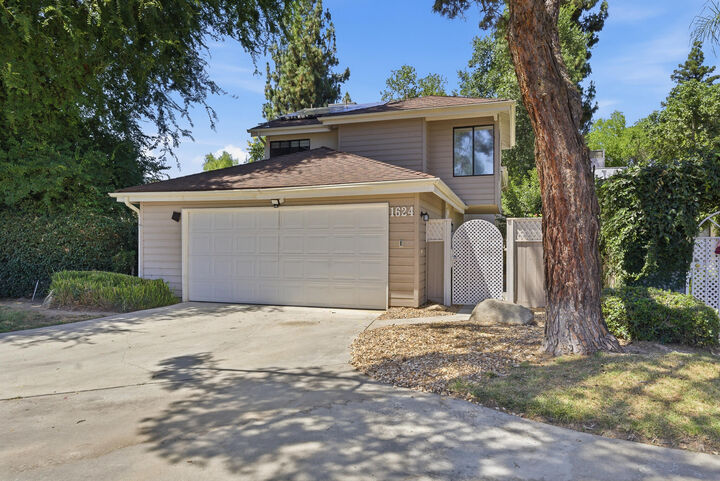 Property Photo:  1624 E Castleview Drive  CA 93292 