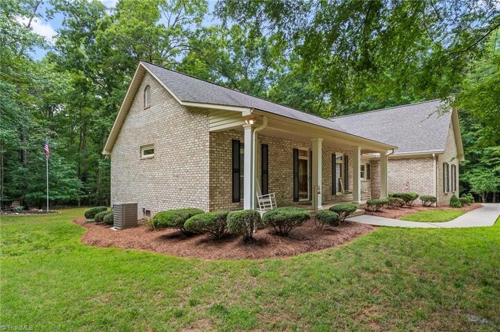 Property Photo:  434 Yachtsmans Point Drive  NC 27292 