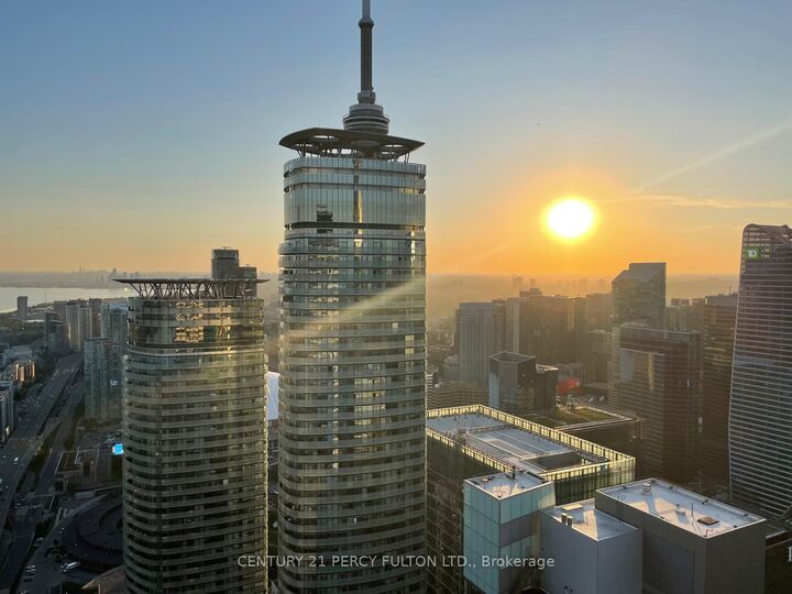 Property Photo:  100 Harbour Street 6901  ON M5J 0B5 