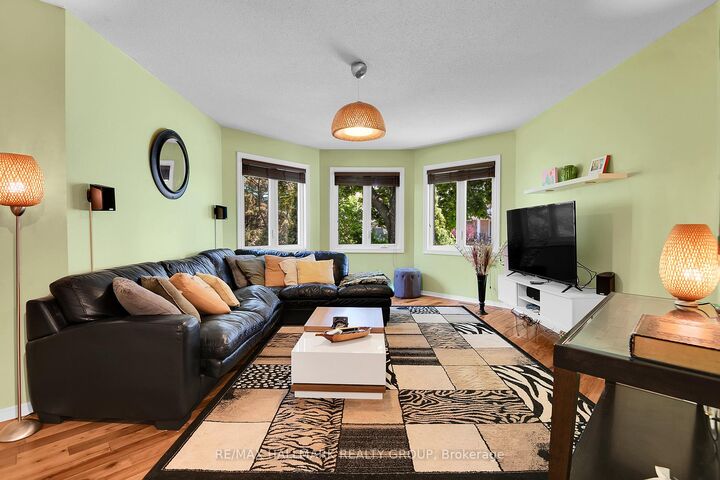 Property Photo: 22 Terrace Drive ON K2H 9N2