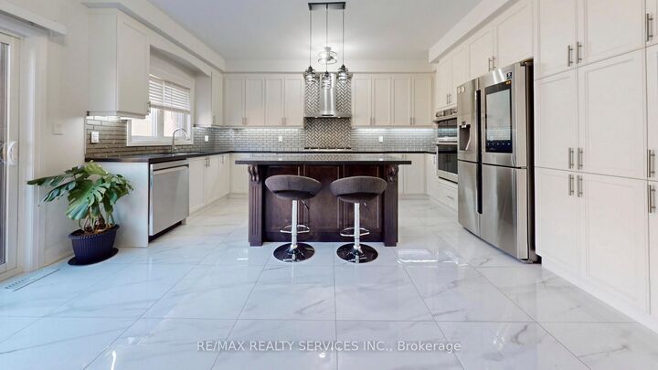 Property Photo: 15 Rolling Rock Way ON L6Y 6H3
